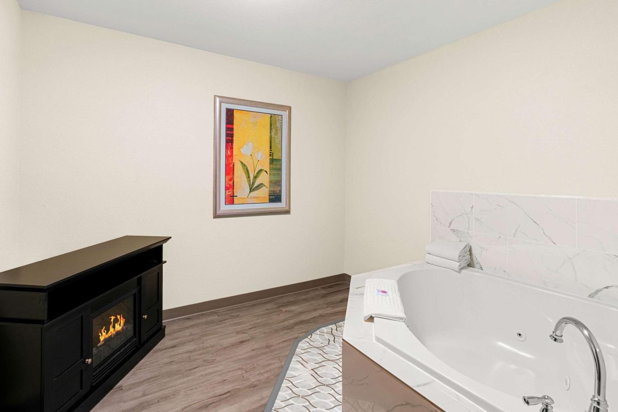 Comfort Suites Vacaville-Napa Valley Area מראה חיצוני תמונה
