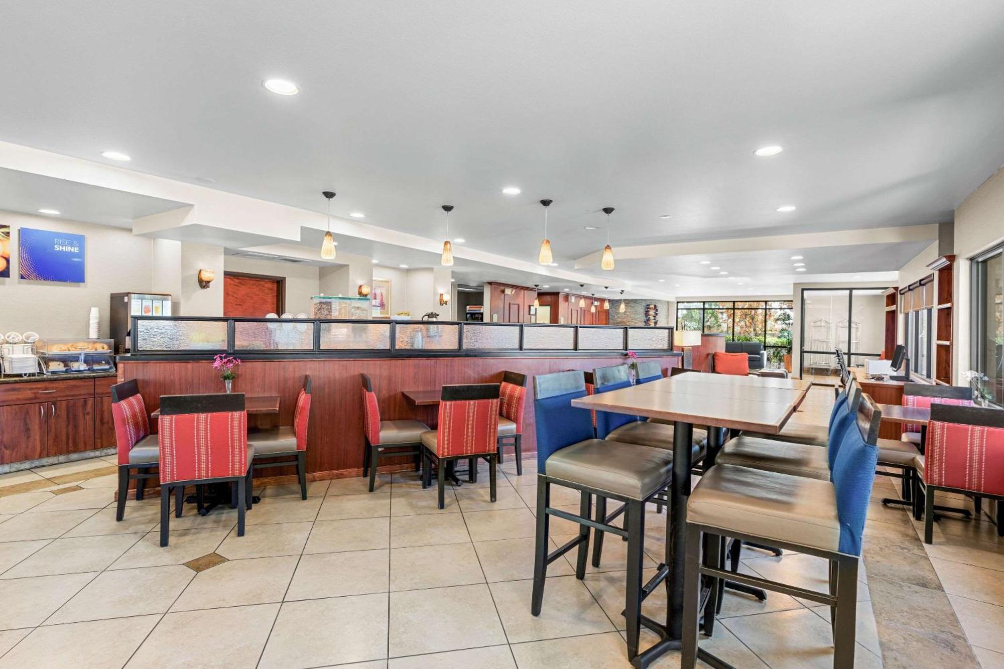 Comfort Suites Vacaville-Napa Valley Area מראה חיצוני תמונה