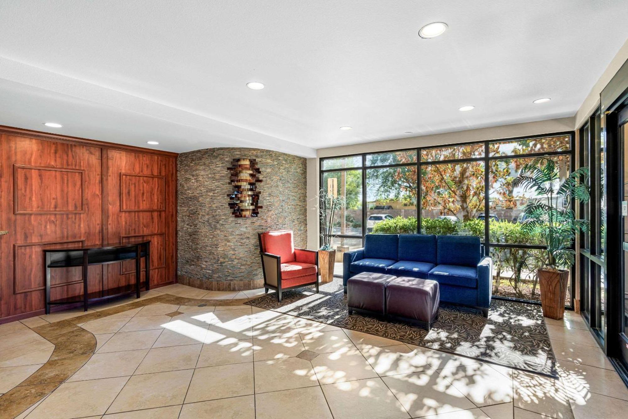 Comfort Suites Vacaville-Napa Valley Area מראה חיצוני תמונה