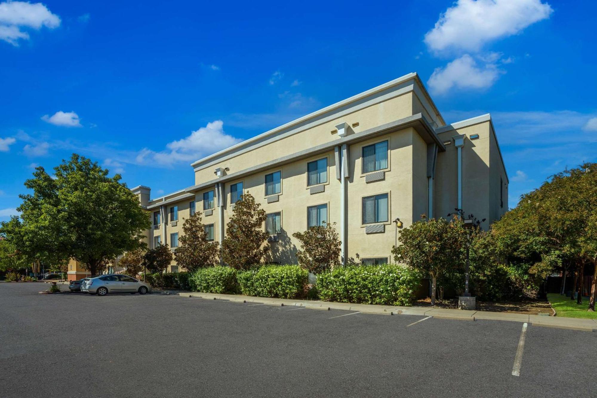 Comfort Suites Vacaville-Napa Valley Area מראה חיצוני תמונה